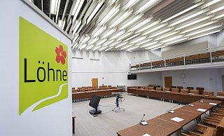 Im Sitzungssaal des Löhner Rates trifft sich die geballte kommunalpolitische Erfahrung. Das kann durchaus ein Vorteil sein - aber auch ins Gegenteil umschlagen. - Niklas Tüns