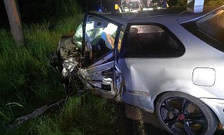 Der Honda wurde schwer beschädigt, der Fahrer schebt in Lebensgefahr. - Torsten Wegener
