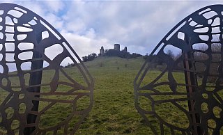 Neue Höhenflüge am Desenberg? Die sollen mit einer attraktiveren Infrastruktur an dem markanten Punkt in der Warburger Börde möglich sein. - Simone Flörke