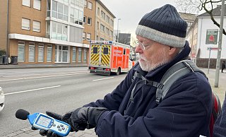 Kurt Gramlich von der Initiative Energiewende will zur Reduzierung des Verkehrslärms an der Quelle ansetzen und fordert deshalb: Runter vom Gas! - Matthias Gans