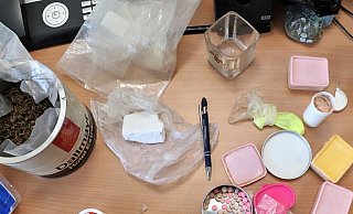 Der Prozess gegen den angeklagten Lübbecker wegen Drogenbesitzes vor dem Landgericht Bielefeld. - Polizei