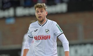 Für den als Linksverteidiger überforderten Patrick Schikowski und den SC Verl ist der westfälische Pokalwettbewerb mit der Halbfinal-Niederlage in Münster vorzeitig beendet. - Jens Dünhölter