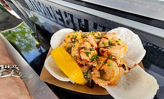 Zart gegarte "Dynamite Shrimps" in Lübbecke, die es sonst "nur in Weltmetropolen" wie London und Dubai gibt. - Alexandra Stratmeier