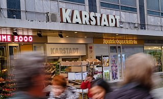 Nicht nur Galeria Karstadt Kaufhof kämpft in der Bielefelder City ums Überleben. Der Handel könne die Innenstadt nicht retten, glaubt Stadtmarketing-Chef Martin Knabenreich. Doch er sieht auch neue Chancen. - Andreas Zobe