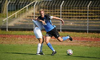 Regelrecht durchgekämpft: Nico Bartling (r.) erzielte in der 86. Minute das zwischenzeitliche 1:1 für den SC Herford, der letztlich gegen die SVKT 07 Minden noch mit 2:1 gewann. - Yvonne Gottschlich
