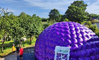 Seinen ersten Einsatz hat der neue aufblasbare Dome des Jugendreferates im Evangelischen Kirchenkreis Paderborn Ende August am Godelheimer See. - Jugendreferat