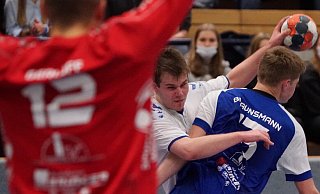Frederik Steppeler wird sich mit seinen Jöllenbeckern heute gegen Loxten wieder durchbeißen müssen. Foto: Peter Unger - Peter Unger