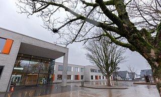 Aus dem Grundschulverbund Bonhoeffer-Heinrich wird die Grundschule Schloß Neuhaus. - Niklas Tüns