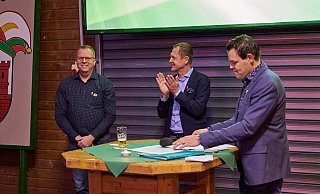 Karsten Husemann (v. l.) gibt seine jecken Aufgaben künftig an Swen Mäding weiter. Beiden dankte StKG-Präsident Dominik Thiet. - StKG