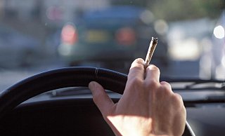 Da hat der Autofahrer sich offenbar ein wenig überschätzt. Jetzt wird es ernst für ihn. - Symbolfoto/picture alliance
