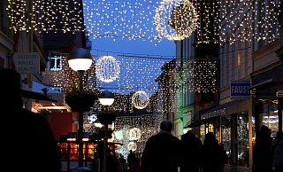 Stimmungsvolle Weihnachtsmärkte locken die Besucher am ersten Adventswochenende in die Innenstädte. - Bernd Horstmann