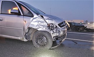 An dem Opel ist Totalschaden entstanden. - Polizei Höxter