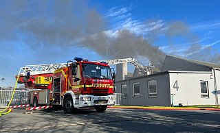 In einer Lagerhalle am Werningshof ist ein Feuer ausgebrochen. - Charlotte Mahncke