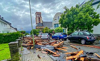 Ein mutmaßlicher Wirbelsturm fegte am Mittwoch über Hagen in Nordrhein-Westfalen und erinnert in Ostwestfalen an einen Tornado vor zwei Jahren. - IMAGO/Einsatz-Report24