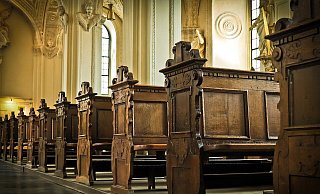 Immer mehr Menschen kehren der Kirche den Rücken. Doch von heute auf morgen geht das nicht. - Pixabay