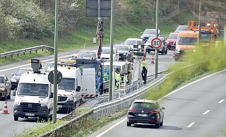 Um die neue Blitzanlange zu installieren, sind die jeweils linken Spuren auf der Stadtautobahn gesperrt. - Peter Unger