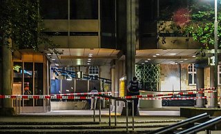 Am Neuen Rathaus ist ein Mann bei einer Messerattacke lebensgefährlich verletzt worden. - Paul Brinkmann