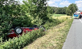 Der rote Oldtimer musste abgeschleppt werden. - Thorsten Heß