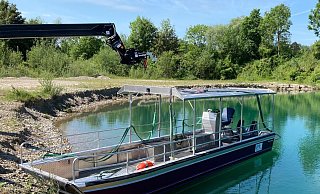 Macht sich gut im Wasser: Die Personenfähre für Höxter. - Bernd Eikenberg