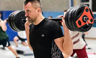 BTW-Geschäftsführer Maxim Wasiljew beim Langhanteltraining. Der Verein verzeichnet 2023 einen Rekordzuwachs. - Thorsten Mailänder
