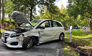 Der Mercedes wurde bei dem Unfall schwer beschädigt. - Paul Brinkmann