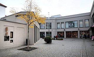 Der Augustinerplatz ist kein Platz, dessen Ambiente zum Aufenthalt einlädt. Er soll deshalb begrünt werden. Ob es dazu kommt, werden die nächsten Gespräche zeigen. - Frank-Michael Kiel-Steinkamp