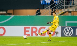 Torwart Leopold Zingerle, hier im DFB-Pokalspiel gegen Werder Bremen, verlässt den SC Paderborn und schließt sich RB Leipzig an. - (Archivfoto) Besim Mazhiqi
