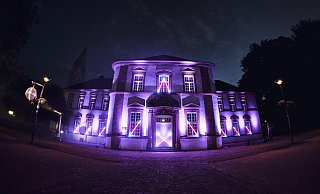 Im Zusammenhang mit den Aktionen der Veranstaltungswirtschaft „Night of Light“ wurde bereits die Stadtbibliothek beleuchtet. Dies soll nun wiederholt werden. - Berni & Freunde GmbH