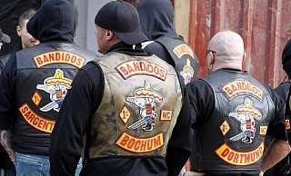 Mehr als drei Jahre nach dem Verbot sämtlicher Bandidos-Chapter in NRW sollen mehrere Rocker zu den Hells Angels gewechselt sein. - picture alliance / APN