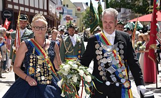 Das Königspaar Dieter und Martina Kuhlebrock bekommt ein letztes Mal seine große Bühne beim Bad in der Menge. - Thomas Kube