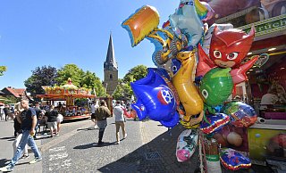 Dürfen auf einer echten Kirmes nicht fehlen: Auch Luftballons wurden in Isselhorst angeboten.