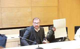 Rechtsanwalt Martin Mauntel (li.) vertritt den Angeklagten vor der 21. Großen Strafkammer des Landgerichts Bielefeld. - Claus Frickemeier