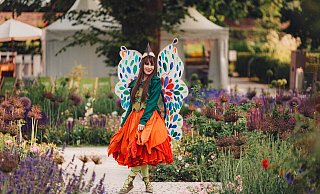Die Elfe Holli war das Maskottchen der Landesgartenschau 2023 in Höxter. - LGS Höxter