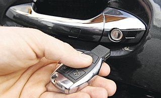 Moderne Autoschlüssel machen Autodieben das Leben leicht. Die komfortable Funktechnik lässt sich überwinden. - Uli Deck/picture alliance/dpa