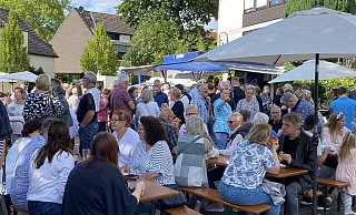 Viele Gäste kamen jetzt auf den Barmeierplatz zum Abendmarkt, den die Veranstalter erstmals 2019 organisiert haben. - Britta Bohnenkamp-Schmidt