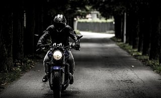Gab es tatsächlich einen Unfallfahrer oder haben die Jugendlichen ihn erfunden? - Symbolbild Pixabay