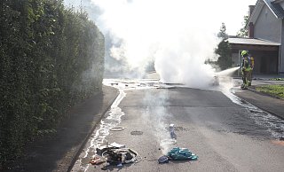 Die Feuerwehr Bad Lippspringe löschte den brennenden Kompressor. - Polizei Paderborn