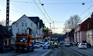 In Bielefeld ist eine Stadtbahn-Oberleitung abgerissen, auf der Detmolder Straße kam es zu spütbaren Verkehrsstörungen. - Jens Reichenbach