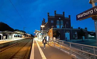 Videokameras sollen an den Bahnsteigen des Warburger Bahnhofs für mehr Sicherheit sorgen. - Dieter Scholz