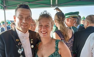 Neuer Kreiskönig im Kreisschützenbund Büren ist Steffen Löper vom Bürgerschützenverein Büren. Seine Königin ist Partnerin Nora Rosensträter. - Johannes Büttner