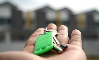 Für Mieter wird die Situation in OWL immer prekärer: Mieten und Nebenkosten steigen. Es gibt wenig bezahlbaren Wohnraum. - Symbolbild: Pixabay/mastersenaiper