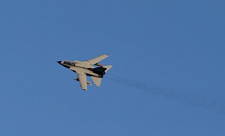 Am Dienstagabend haben Anwohner im Höxterander Ortsteil Ovenhausen laute Geräusche vernommen. Die Bundeswehr bestätigt, dass es sich dabei um drei ihrer Kampfflugzeuge gehandelt hat. - picture alliance / dpa