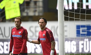 In der vergangenen Woche kränkelte Leo Zingerle (l.). Jetzt hat es seinen SCP-Torwartkollegen Jannik Huth erwischt. - Imago Images