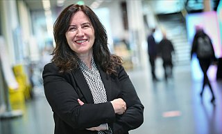 Yüksel Ekinci, Professorin an der Hochschule Bielefeld, wurde jetzt für ihre langjährige Arbeit zu Mehrsprachigkeit, Elternarbeit und Integration mit dem Bundesverdienstkreuz ausgezeichnet - Barbara Franke