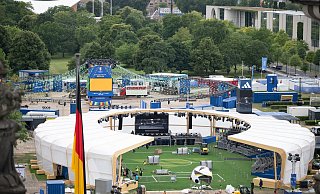 Die Fanzone am Reichstagsgebäude wurde teilweise geräumt. - Sebastian Gollnow