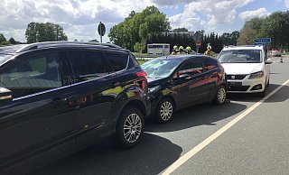 Der Unfall ereignete sich auf der B64 in Fahrtrichtung Münsterstraße. - Feuerwehr Paderborn