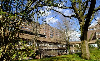 Menschen mit psychosomatischen Störungen, Burn-Out-, Angst- und Suchterkrankungen werden im Zentrum für seelische Gesundheit am Krankenhaus Lübbecke behandelt. - Heike von Schulz