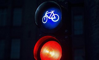 Der Radfahrer machte im Sattel seine eigenen Regeln. (Symbolbild) - Pixabay