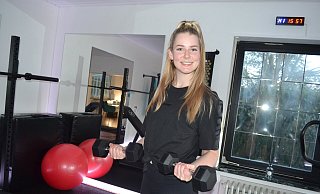 Benita Thenhaus in ihrem eigenen Fitnessstudio in Kirchlengern, in dem sie Personaltrainings anbietet. - Peter Heidbrink