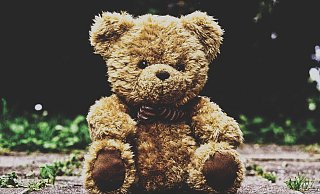 Der Mann soll sich an beiden Töchtern vergangen haben. - Pixabay